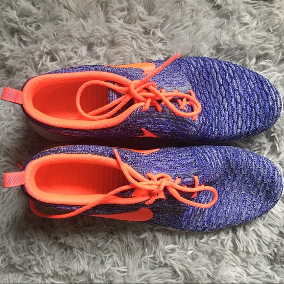 Nike like NEW Women’s Flyknit Rosherun Shoes - Picture 4 of 5